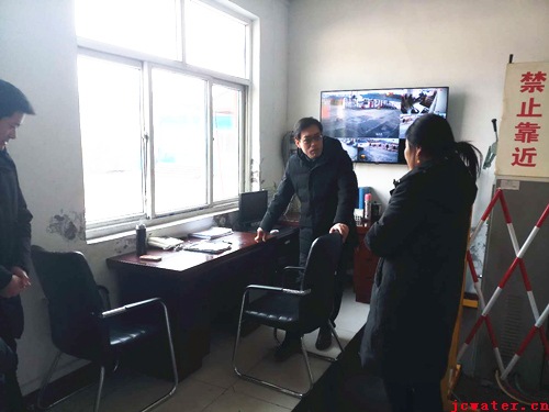 一線(xiàn)慰問(wèn)暖人心 新春祝福傳深情