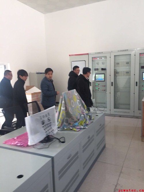 市水務(wù)公司領(lǐng)導春節前對各供水站安全檢查