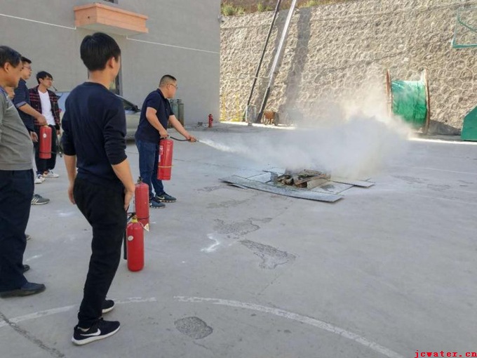 市水務(wù)公司開(kāi)展消防應急演練
